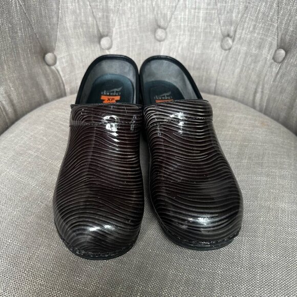 Dansko XP Clogs Sz 41 Black Grey Zebra Stripe Nursing Resistant Comfort Shoes - Picture 3 of 10